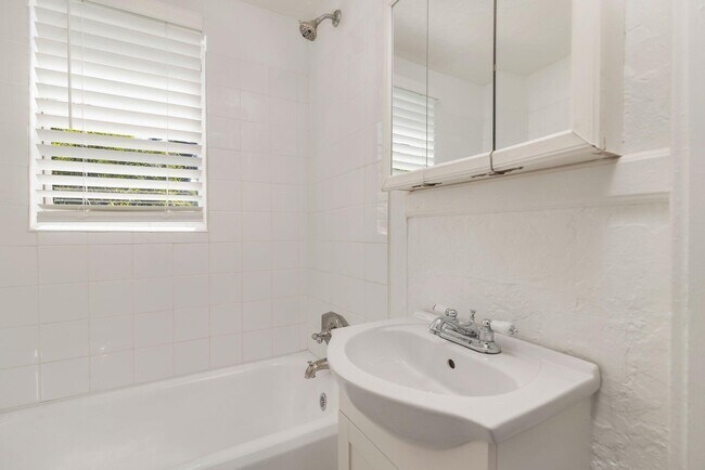 Building Photo - 3020 Vincent Rd