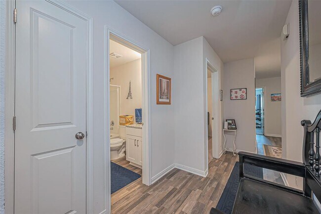 Building Photo - 15708 Del Norte Dr