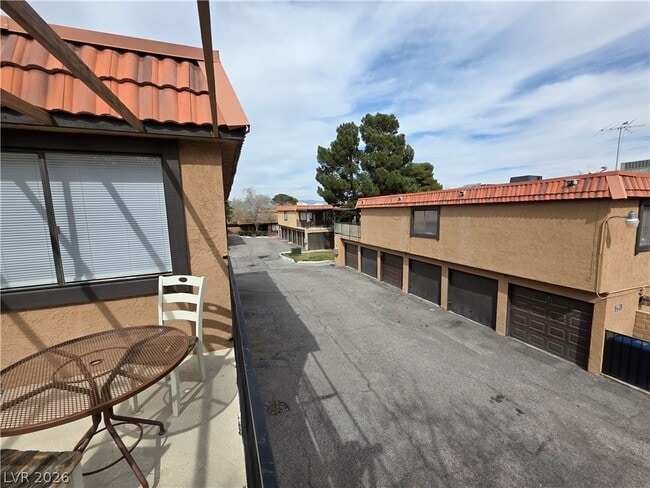 Building Photo - 241 Misty Isle Ln