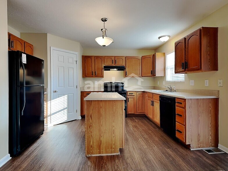 Building Photo - 7638 Sandstone Trl