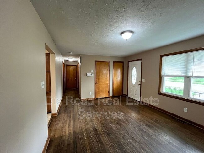 Building Photo - 52 Van Buren Dr