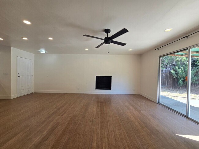 Building Photo - 6046 Reo Pl