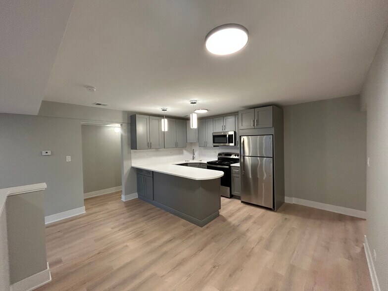 Building Photo - 1254 N La Salle Dr