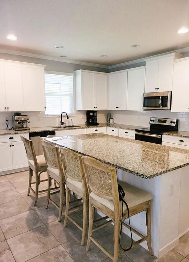 Building Photo - Spacious 4-Bedroom Home in Amelia Walk wit...