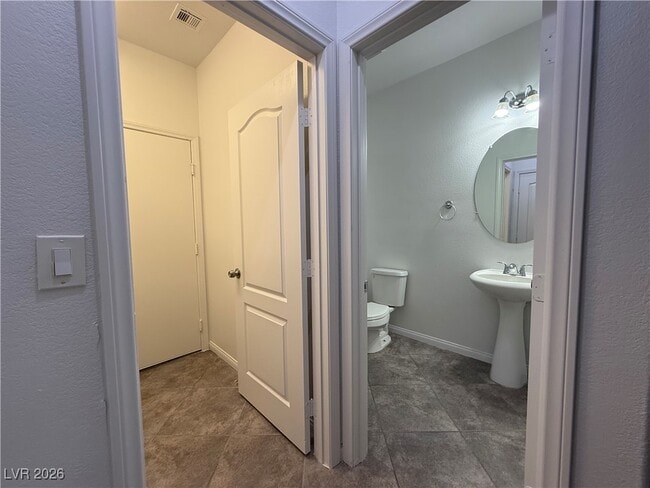 Building Photo - 661 Newquay Ct