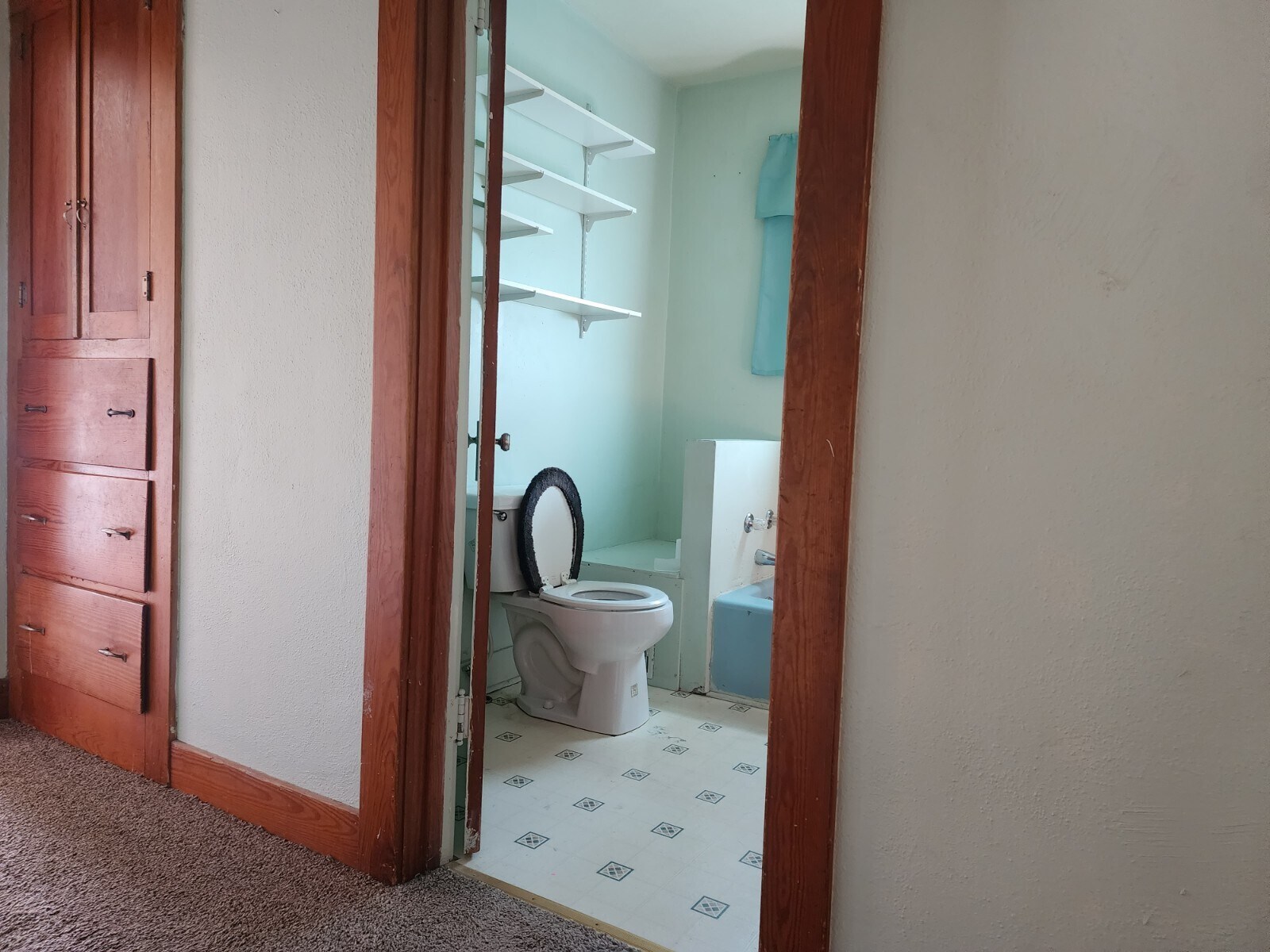 Upstairs bathroom - 811 W Main St