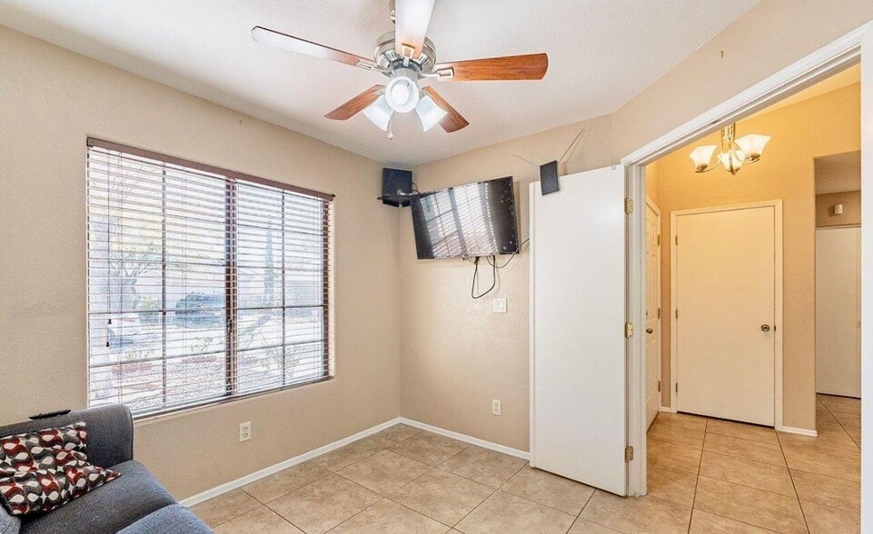 Building Photo - 8527 N Spring Creek Dr