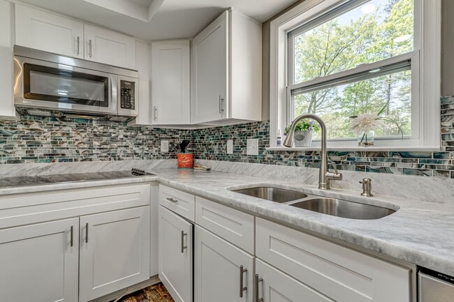 Building Photo - Beautiful 5 Bedroom Home in Clinton MD