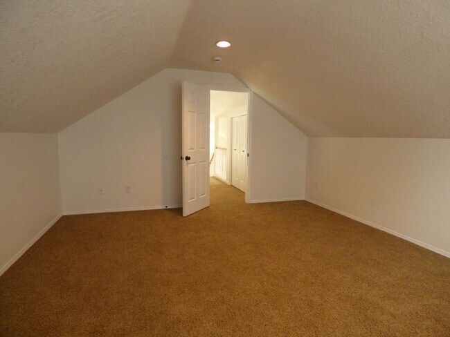 Building Photo - 3 Bed 2 bath home in North Salem!