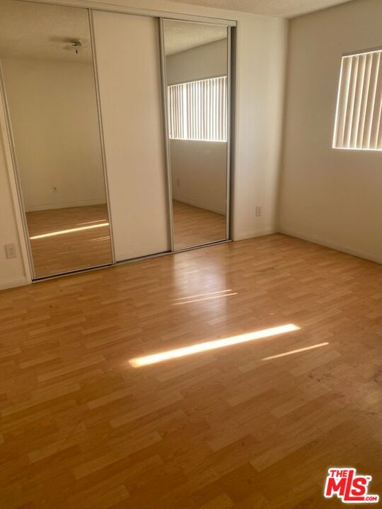 Building Photo - 1413 N Kenmore Ave