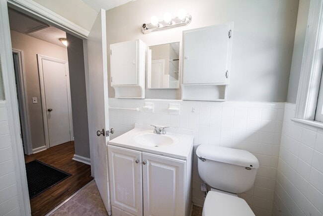 Building Photo - Nice 3 Bedroom/1 Bath Home with Bonus Room!