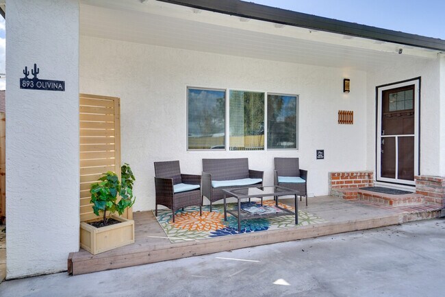 Building Photo - 893 Olivina Ave