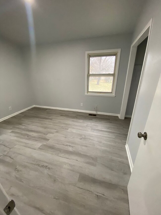 Building Photo - Newly Remodeled 3 Bedroom Home