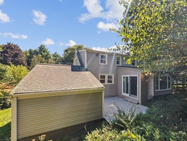 Building Photo - 312 Linden St