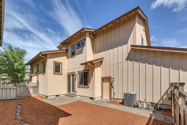 Building Photo - Executive style home