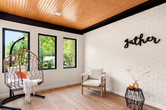 Building Photo - 5708 Southampton Rd