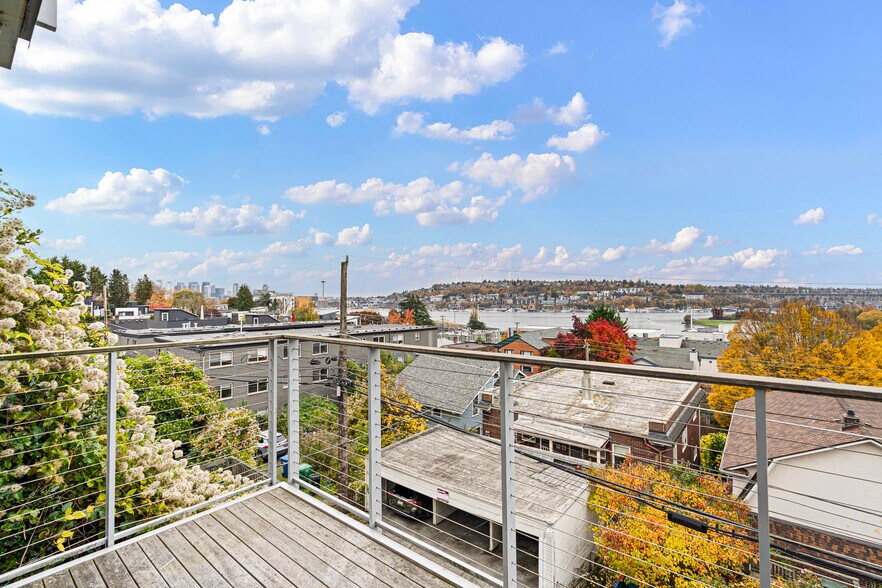 Building Photo - 2731 Boylston Ave E