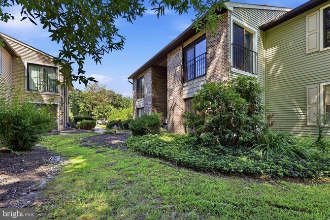 Building Photo - 53A W Bluebell Ln