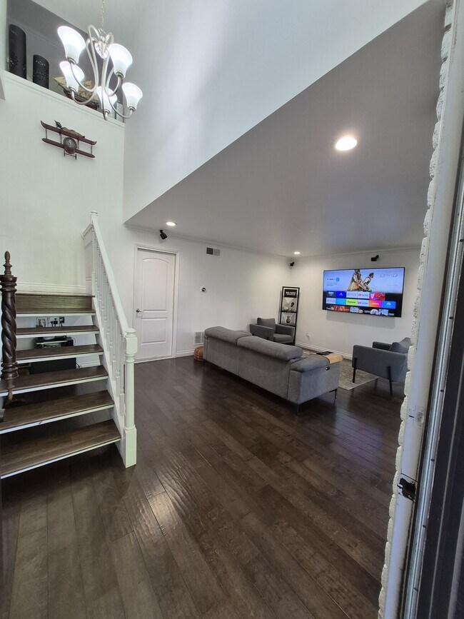 Building Photo - 5313 Sevilla Ct