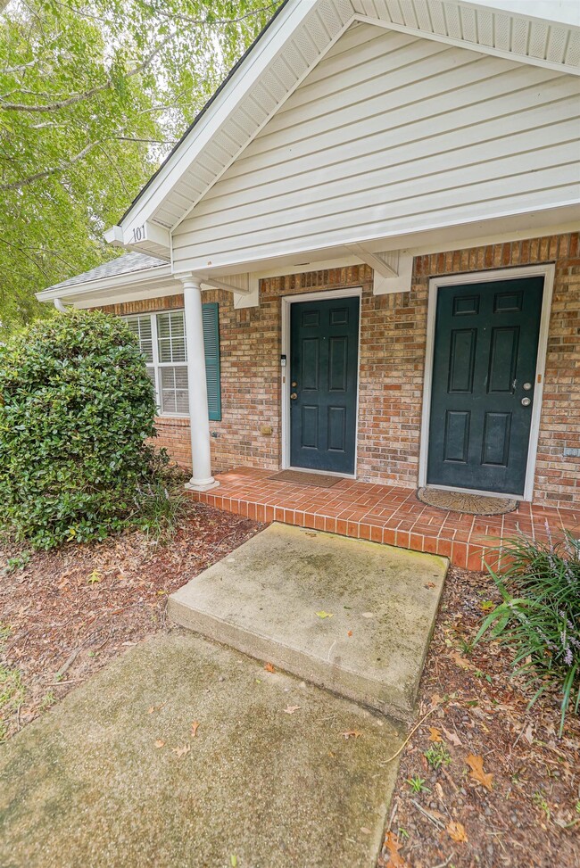 Building Photo - 2738 W Tharpe St