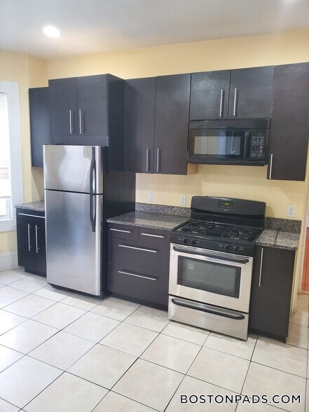 Building Photo - 3147-3149-3149 Washington St