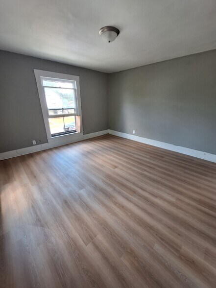 Building Photo - 706 E Kibby St