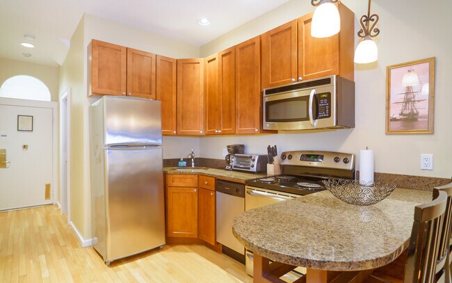 Building Photo - 48 Hereford St