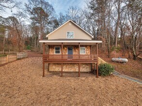 Building Photo - Adorable 3 BR 2 BA in Hixson