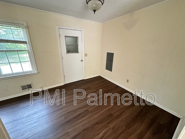 Building Photo - 304 Princess St