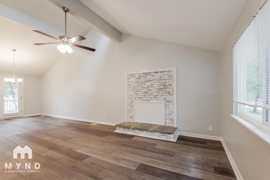 Building Photo - 8008 Beacon Hills Rd