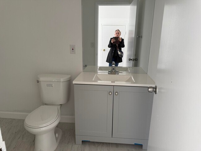 Building Photo - 1403 Wharf Ln