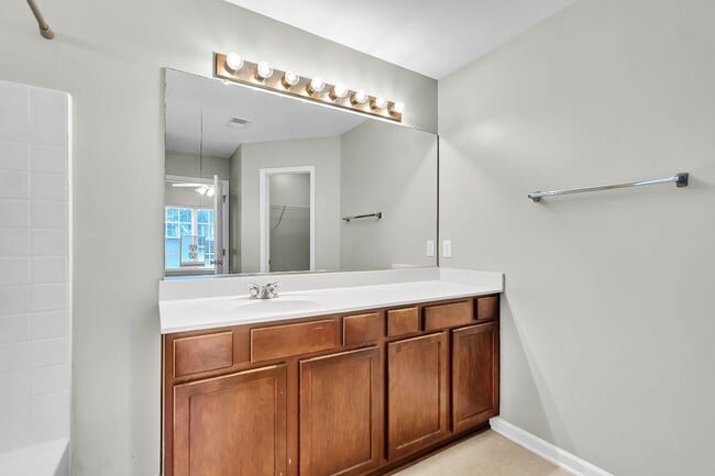Building Photo - Charming 3-Bedroom, 2-Bath Home available ...