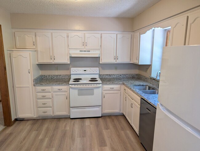 Building Photo - 11616 Oakmont St