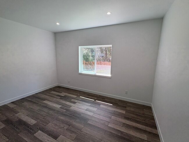 Building Photo - 3019 Hemlock Way