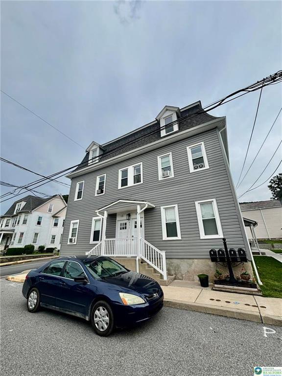 Primary Photo - 631 Pen Argyl St