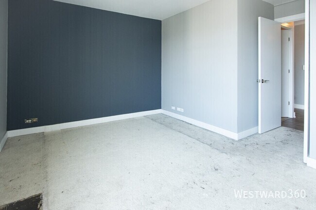 Building Photo - 1355 N Sandburg Terrace