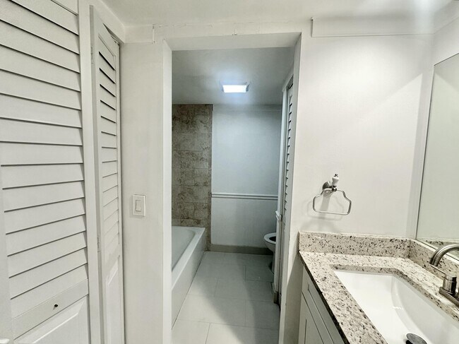 Building Photo - 173 Lake Arbor Dr