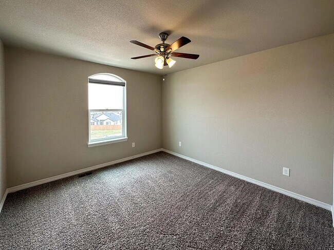 Building Photo - Stunning 3,000sqft home in Bradley Ranch!