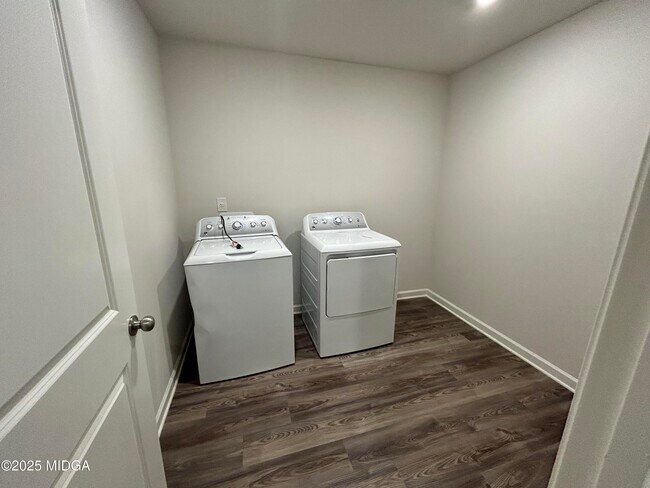 Building Photo - 272 Laurel Springs Dr