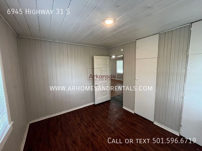 Building Photo - 6945 Highway 31 S