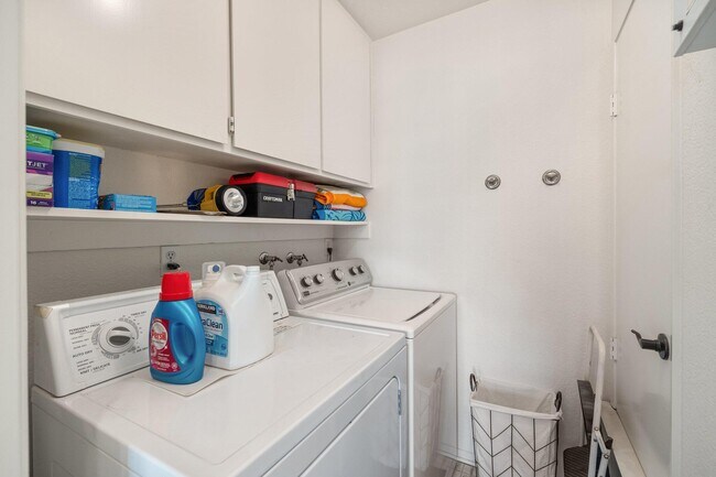 Building Photo - 73750 Cll Bisque