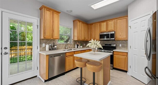 Building Photo - 10229 Beard Ave