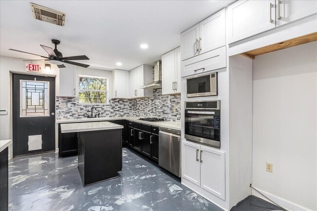 Building Photo - 2505 Pace Bend Rd S