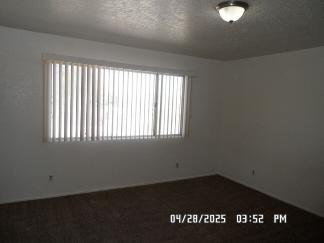 Building Photo - 3 Bedrooms, 2 Bathroom, Large Fully Fenced...