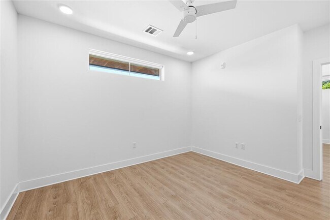 Building Photo - 4704 Sunset Trail