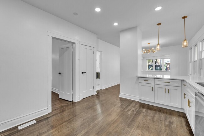 Building Photo - 7835 S Laflin St