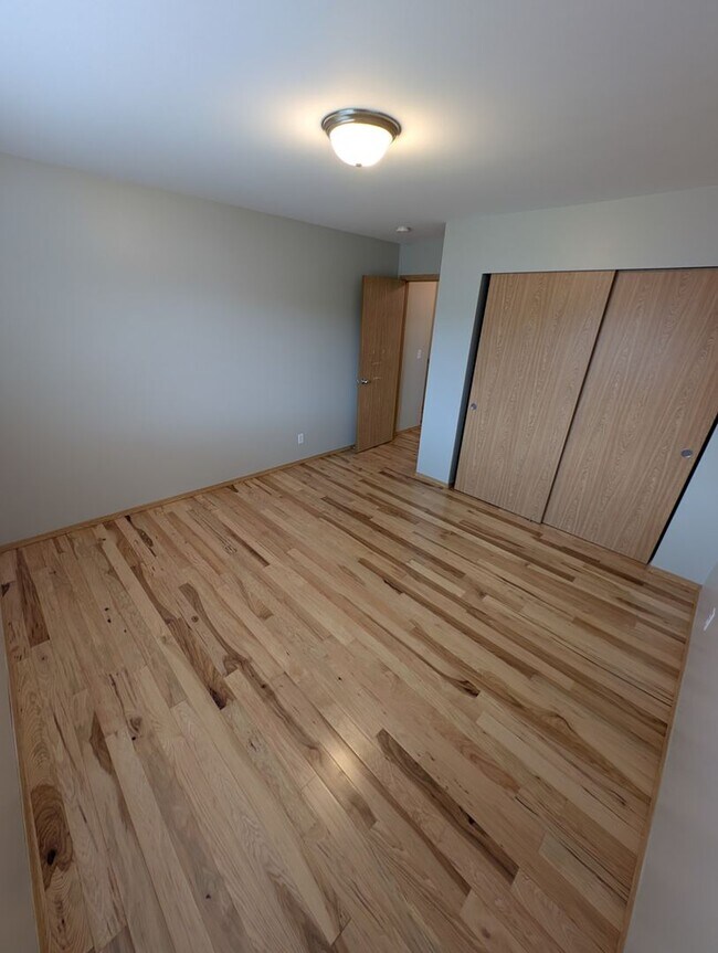 Building Photo - A Gardeners Oasis! 3 Bedroom Townhome for ...