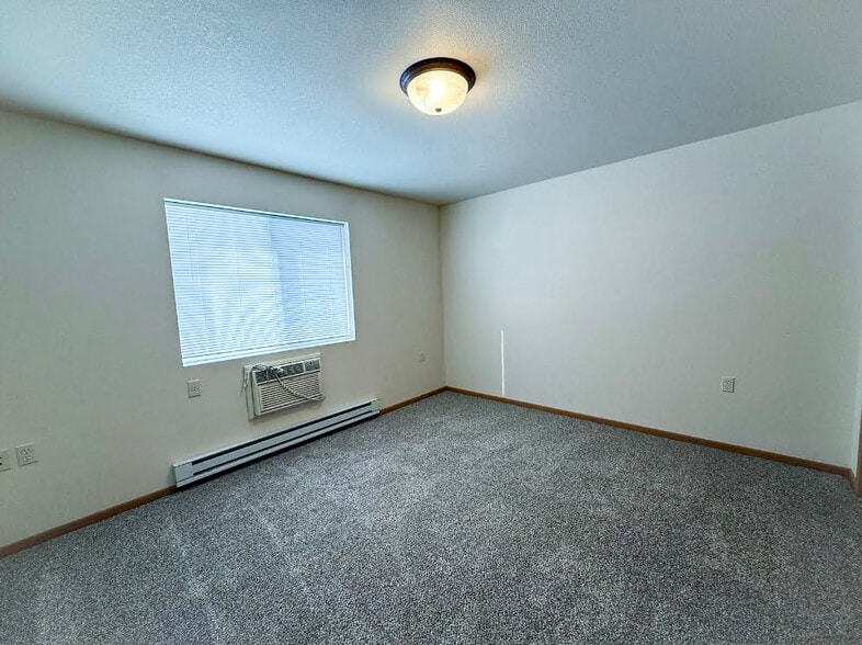 Building Photo - 5908 Delikowski St