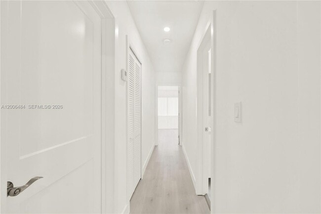 Building Photo - 350 Aledo Ave