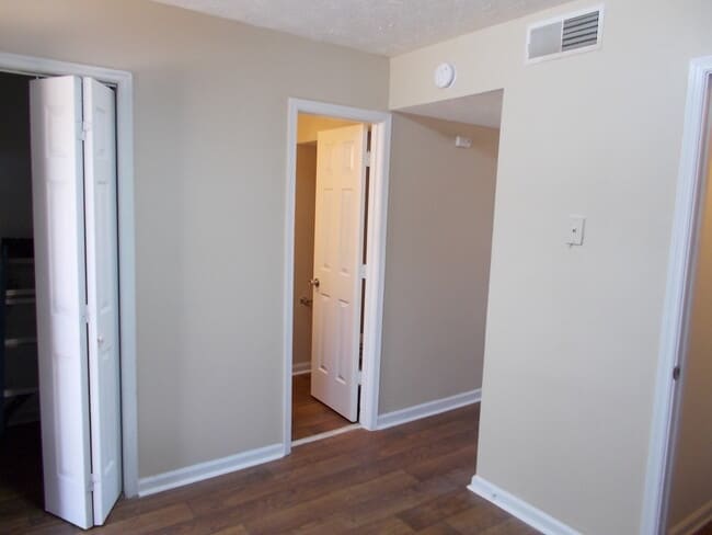 Building Photo - Welcome to the Delightful End Unit! This c...